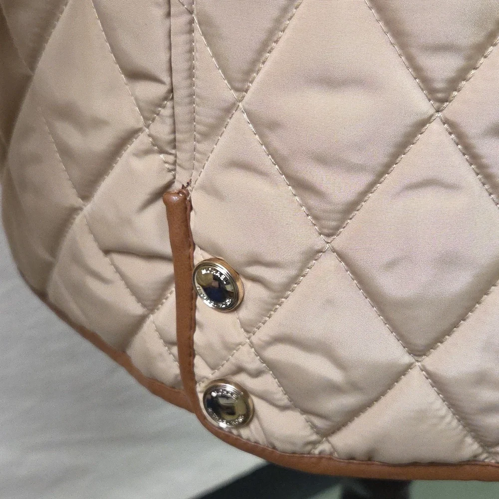 Michael Kors Quilted Beige Puffer Jacket Gold Accents Size LARGE